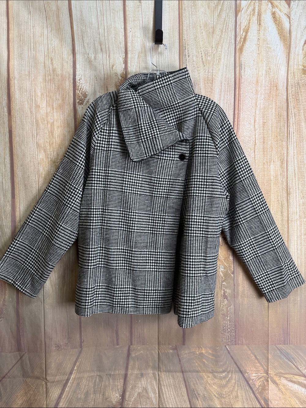 NWT UOOZEE Classic Black & White Houndstooth Coat Size Medium